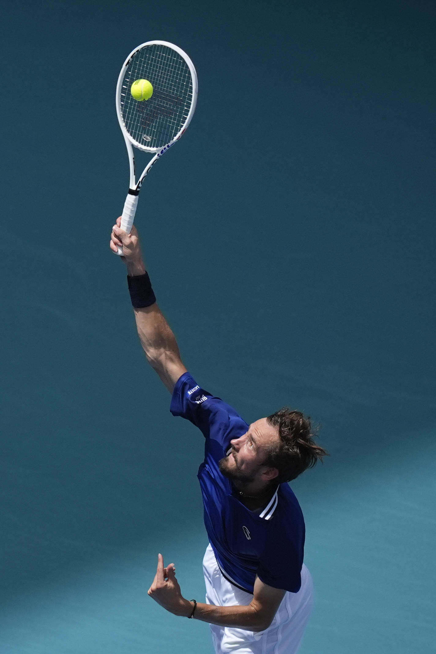 意大利网球队险胜日本网球队，梅德韦杰夫统治全场的简单介绍