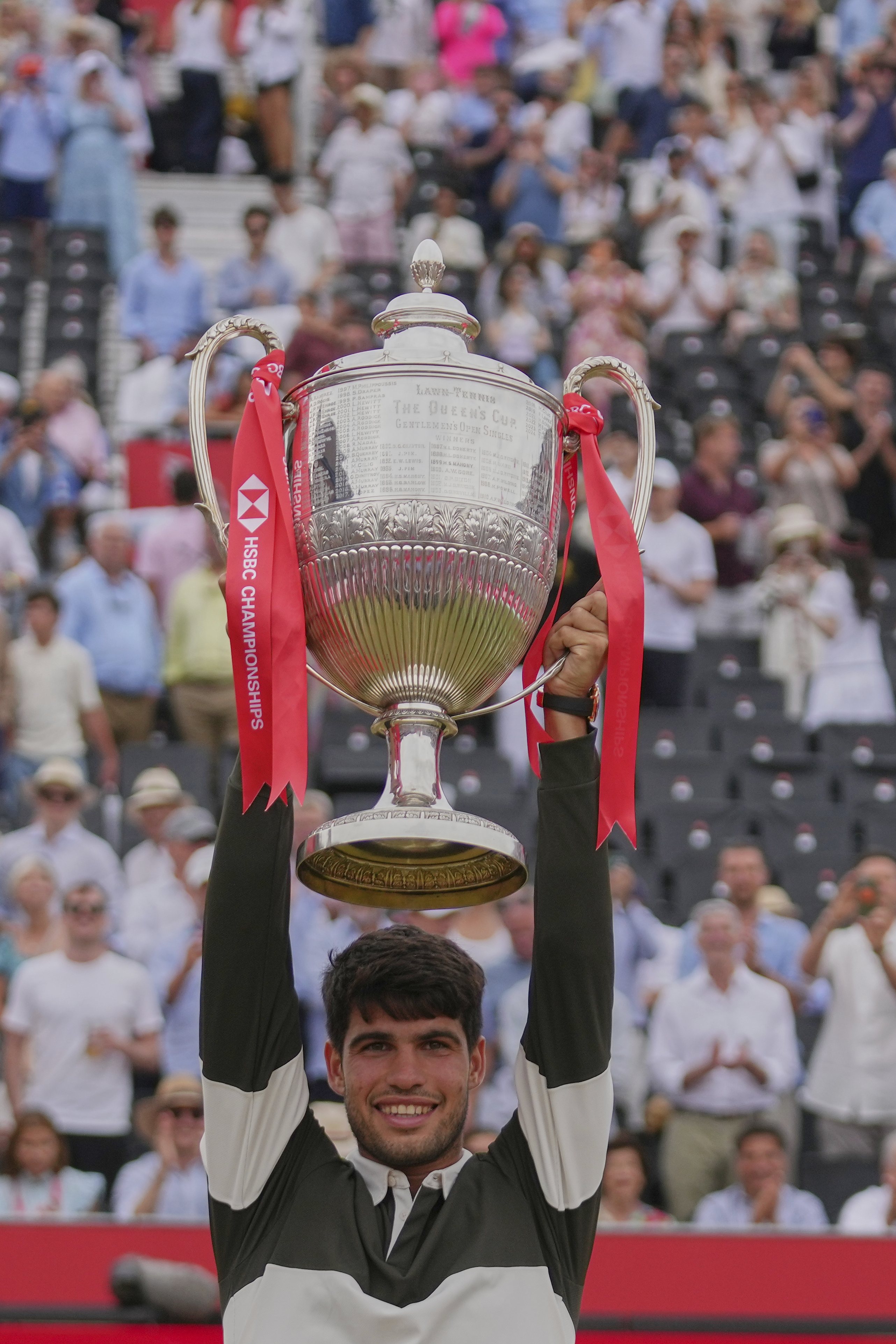 包含英国网球队鏖战澳大利亚网球队，阿尔卡拉斯统治全场的词条