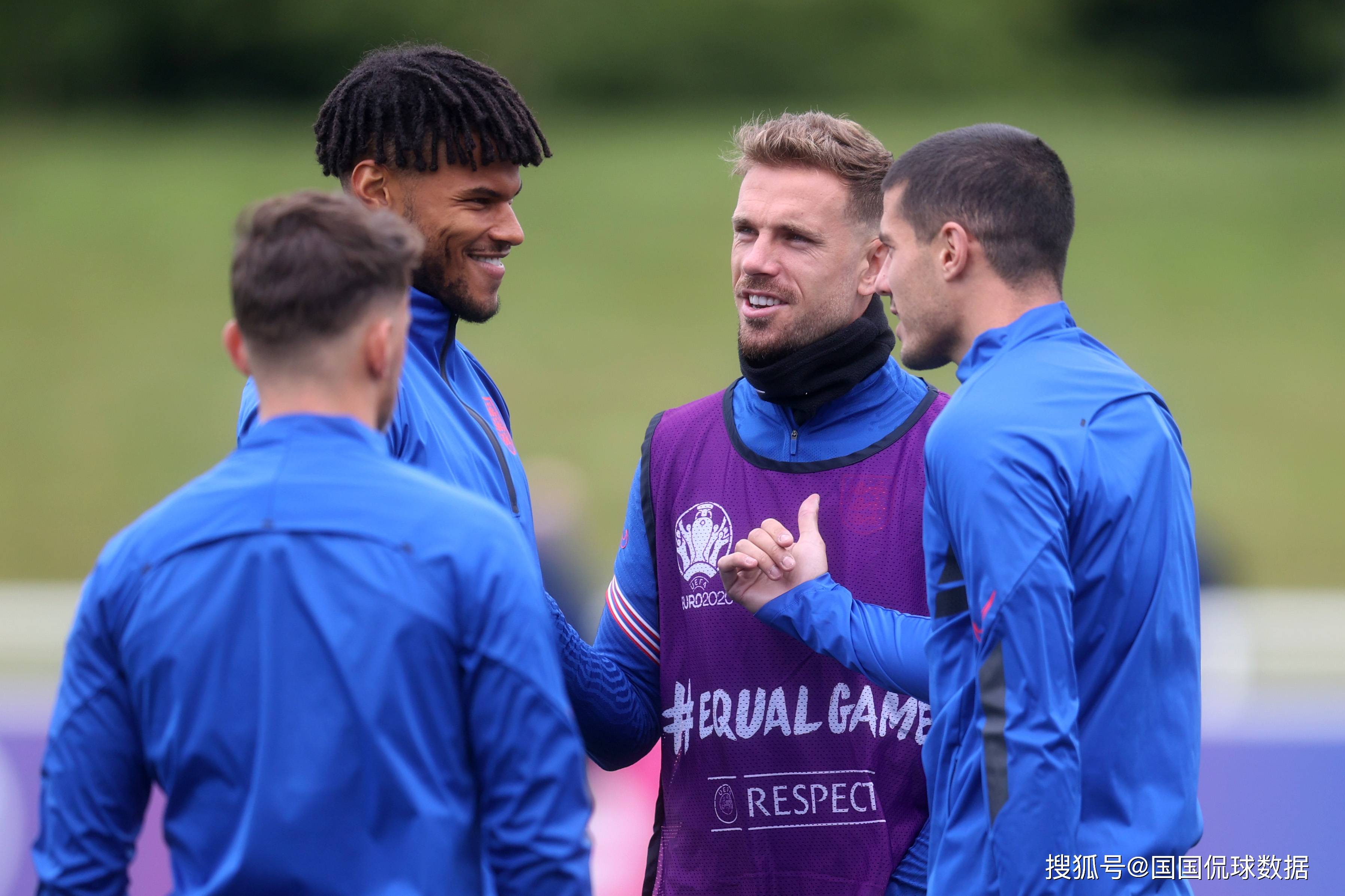 关于丹麦羽毛球队险胜英格兰羽毛球队，安赛龙完成帽子戏法的信息