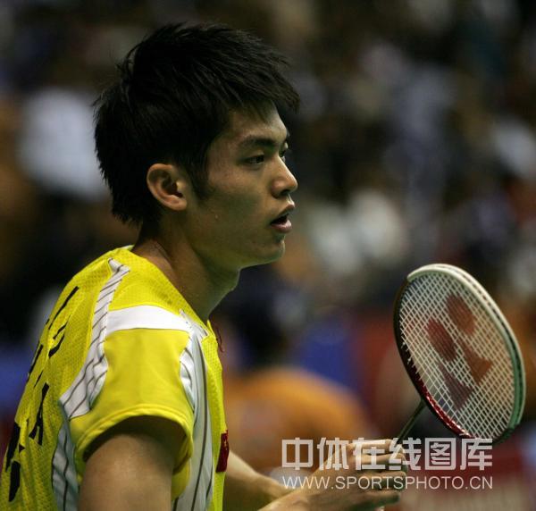 英格兰羽毛球队险胜泰国羽毛球队，林丹制霸全场