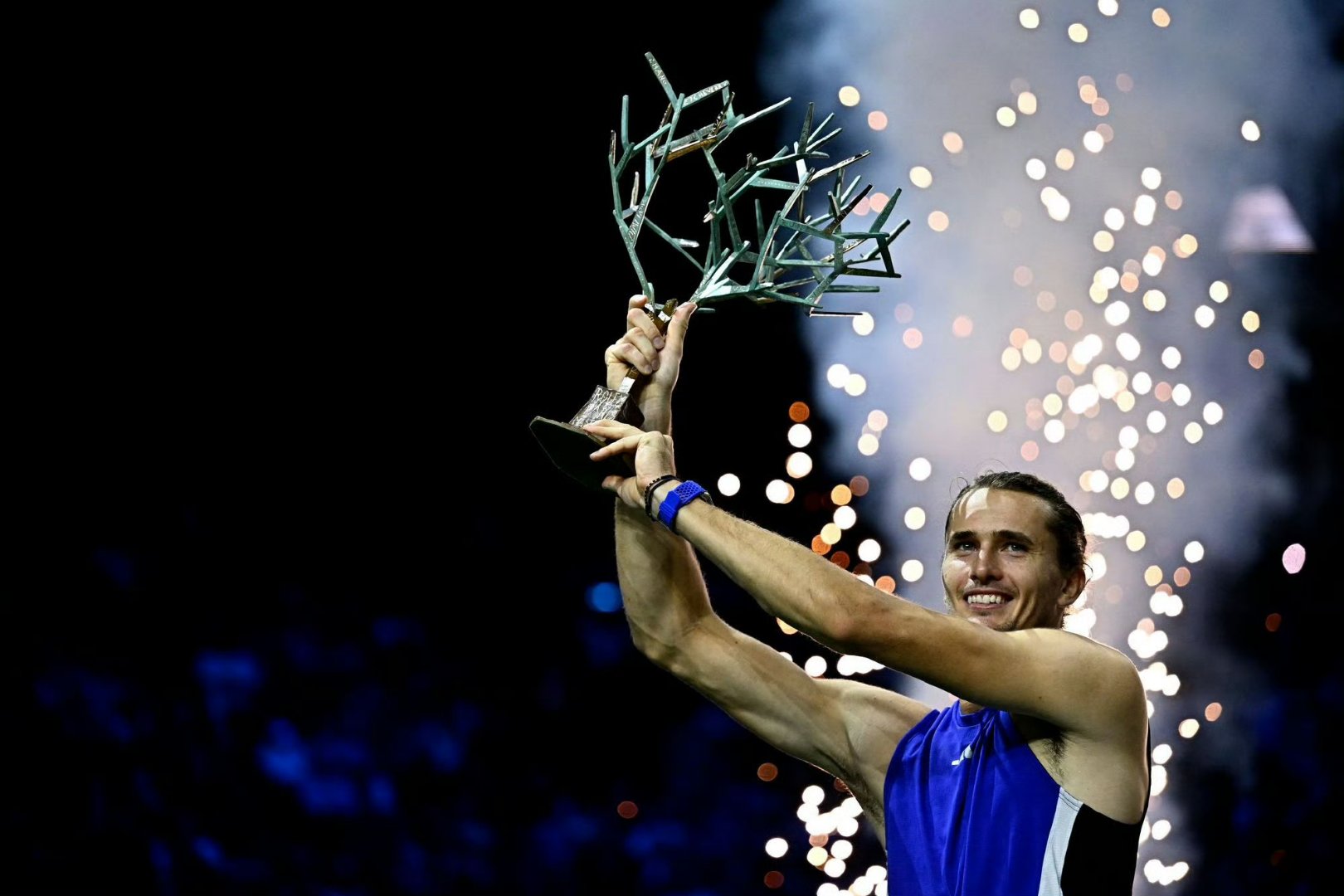 欧洲网球队力克英国网球队,兹维列夫绝境逆转 欧洲网球队力克英国网球队,兹维列夫绝境逆转