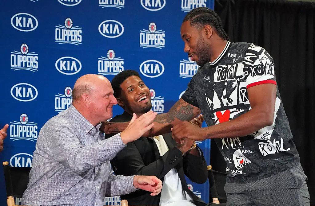 关于马刺完胜76人，伦纳德三分雨点燃全场的信息