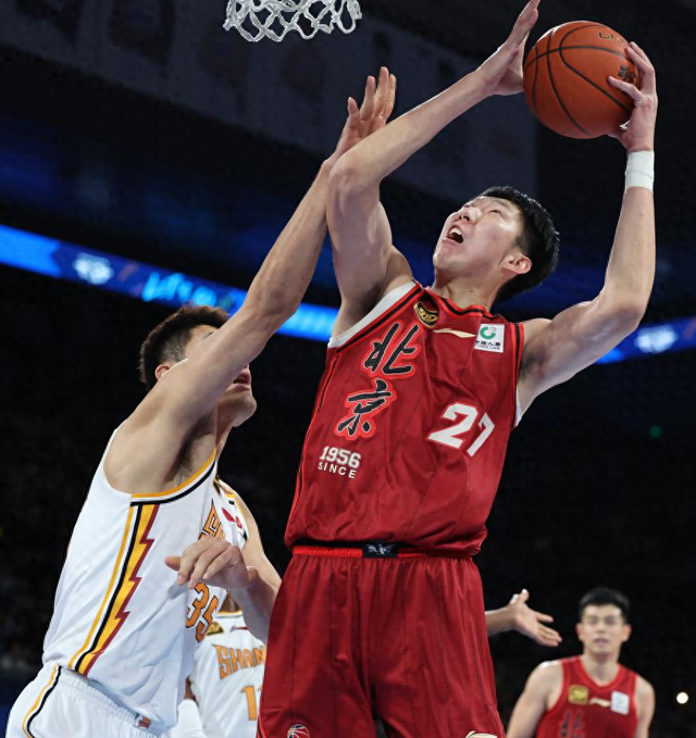 猛龙力克北京队，浓眉哥点燃赛场