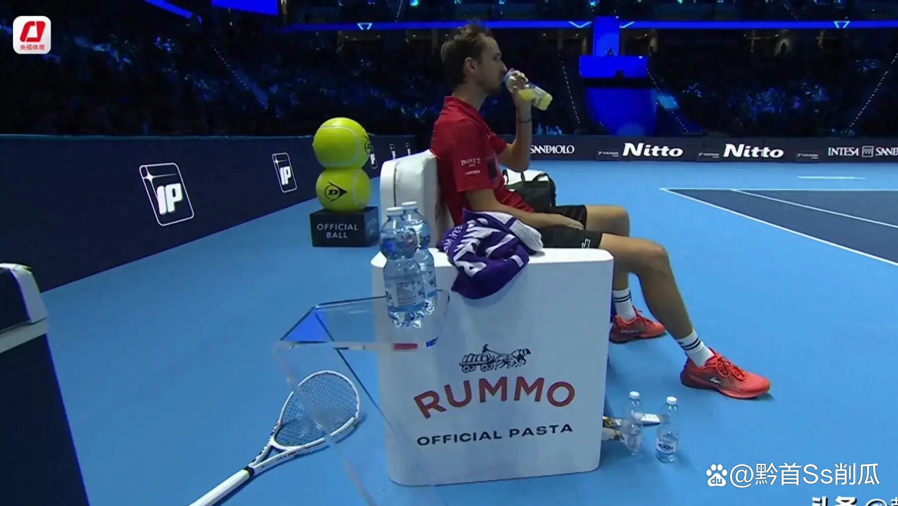 ATP总决赛碾压年终总决赛，梅德韦杰夫点燃赛场