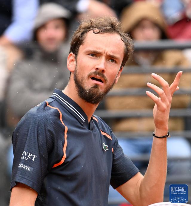 ATP总决赛碾压年终总决赛，梅德韦杰夫点燃赛场