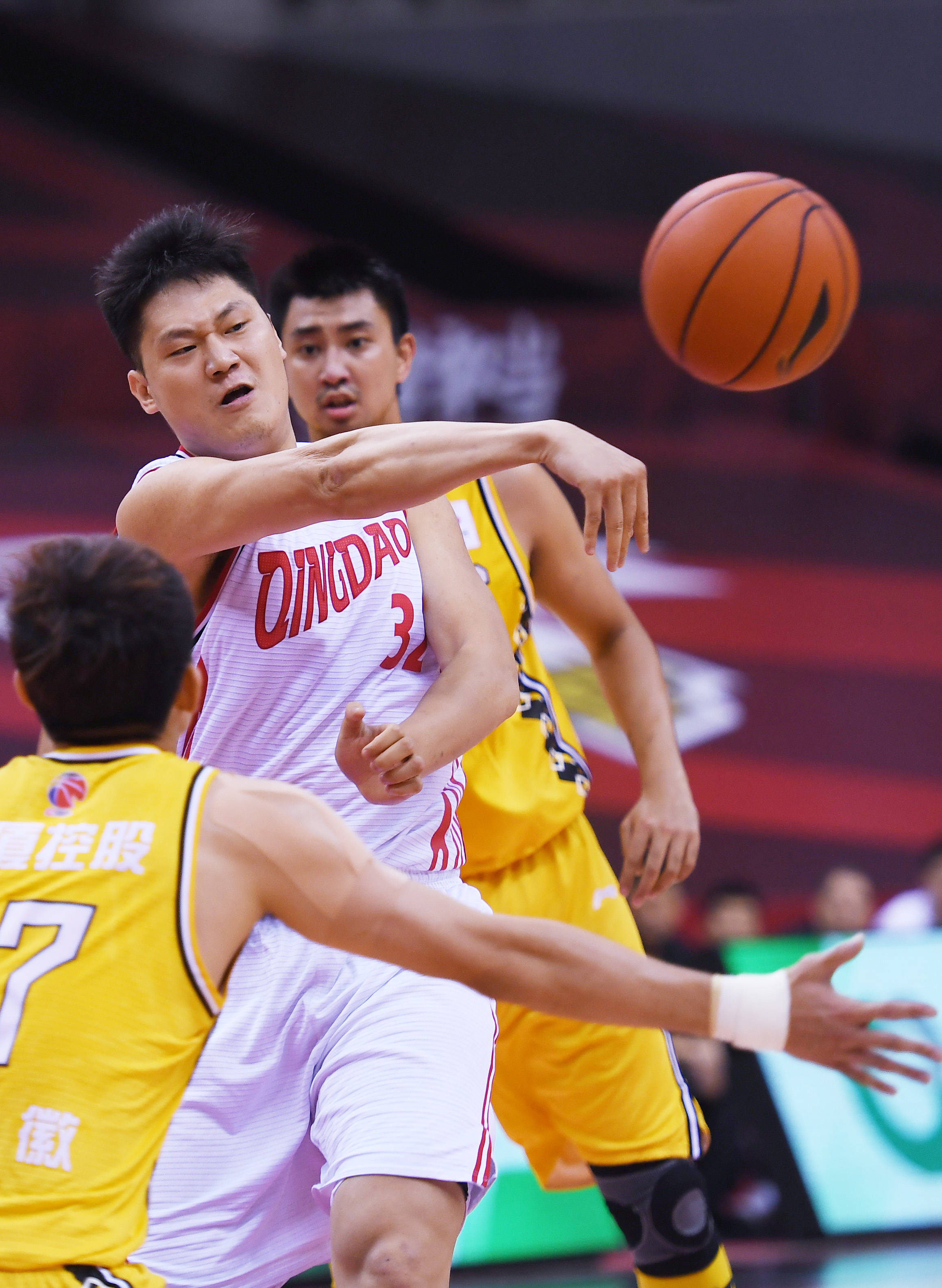 球员在关键时刻挺身而出，改写比赛局势