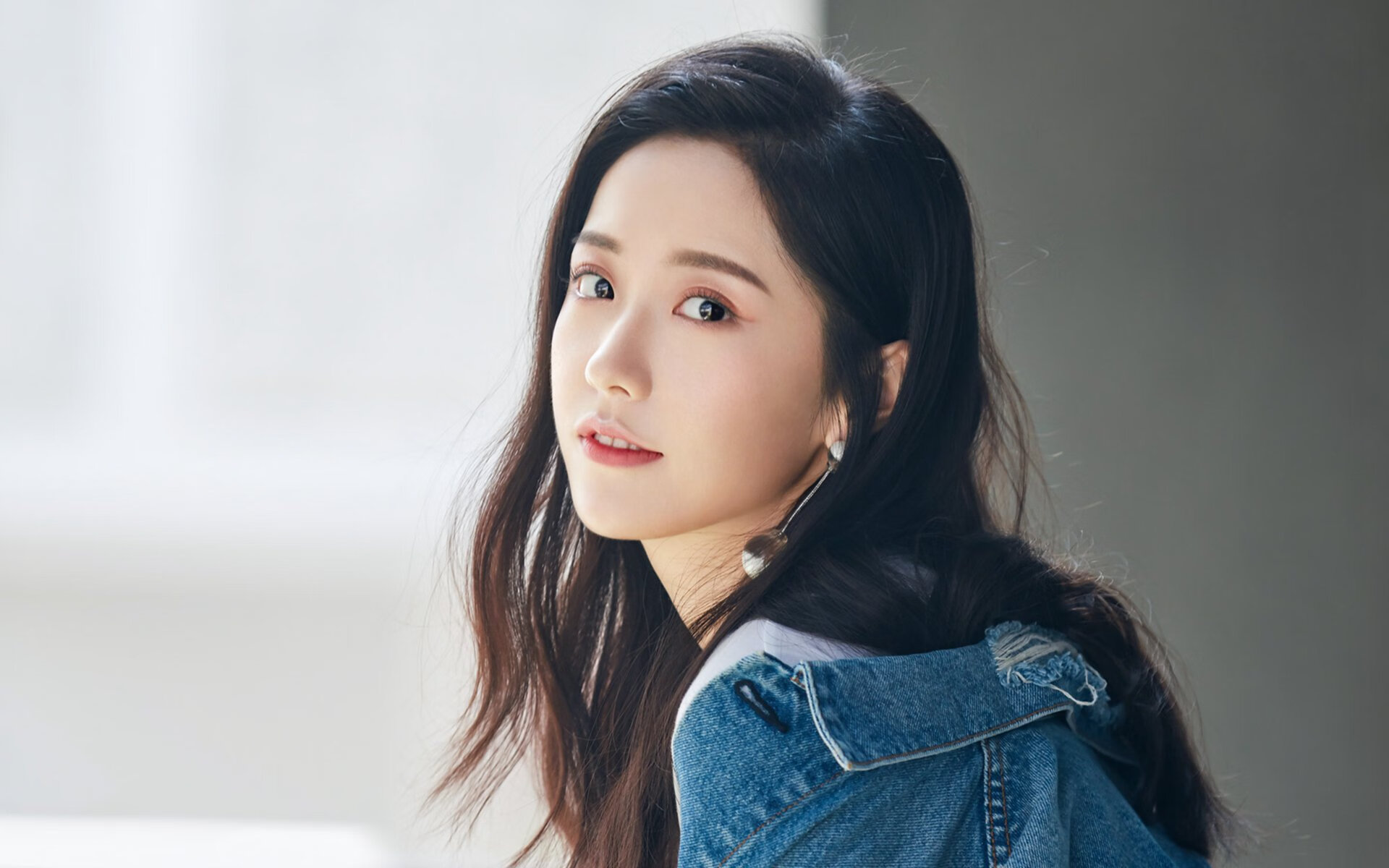 魔幻现实主义的篮球之夜,上海滩的魔术师与欧冠暗夜的灯塔